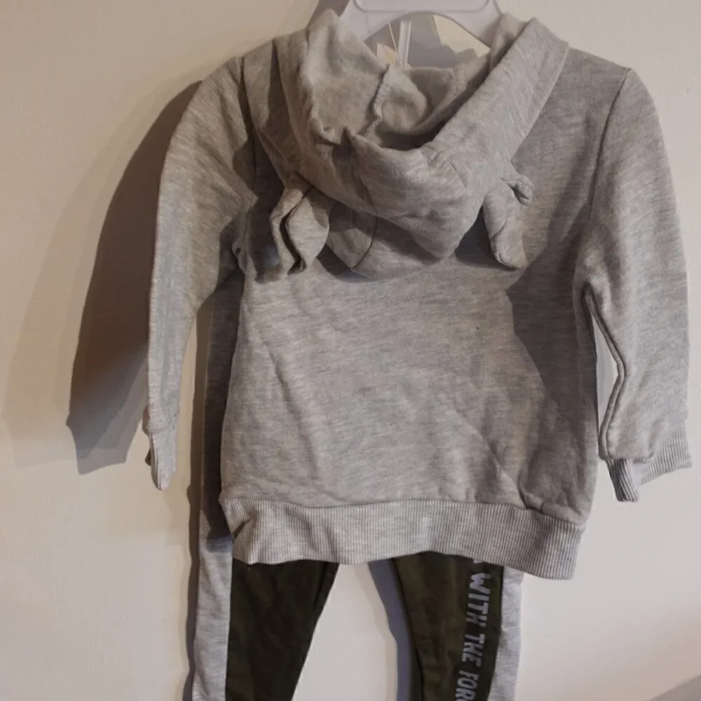 NWOT Star Wars Yoda 2 Piece Sweat Suit Gray Green Hoodie Pants 2T Toddler
